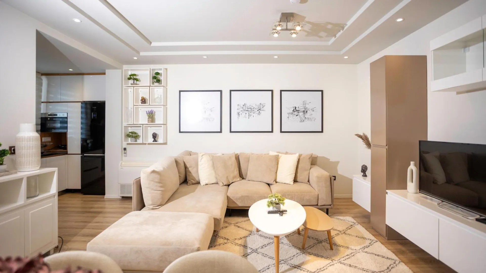 Lake Drive Rooms&Apartments Tirana 4*,