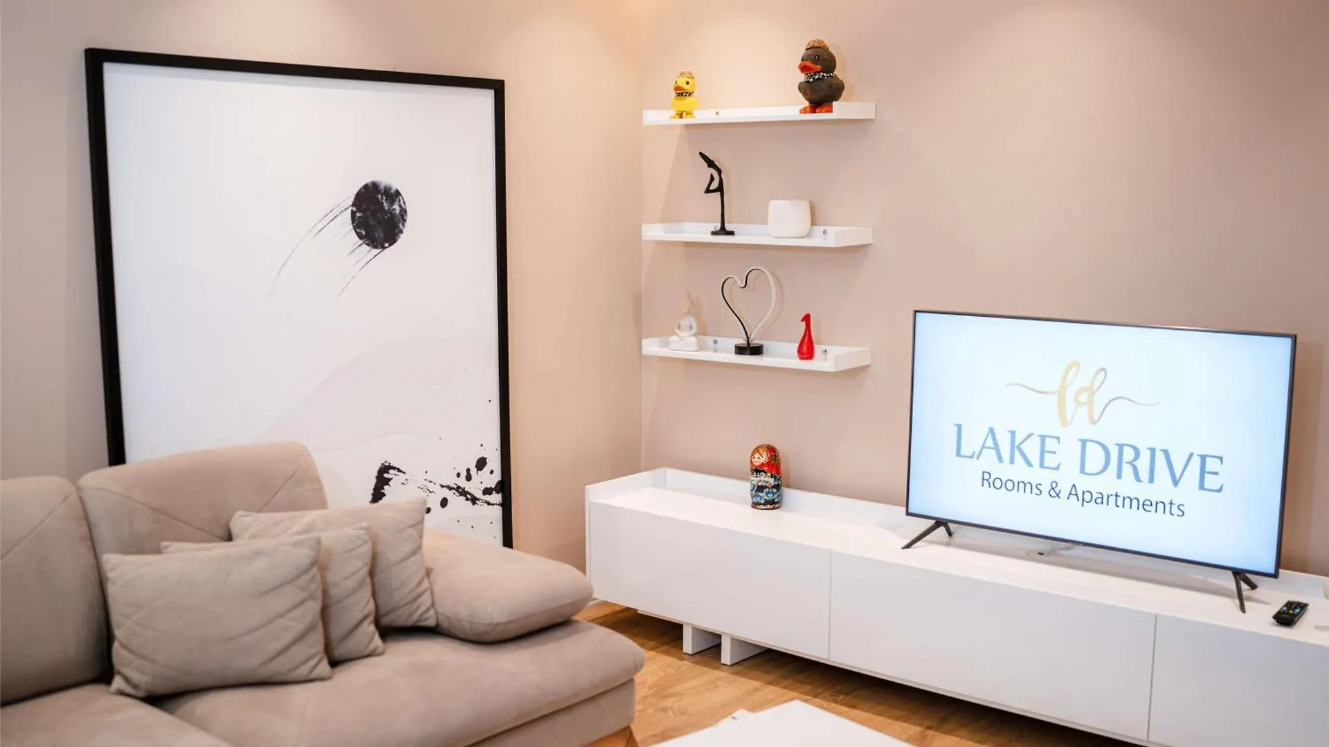 Lake Drive Rooms&Apartments Tirana