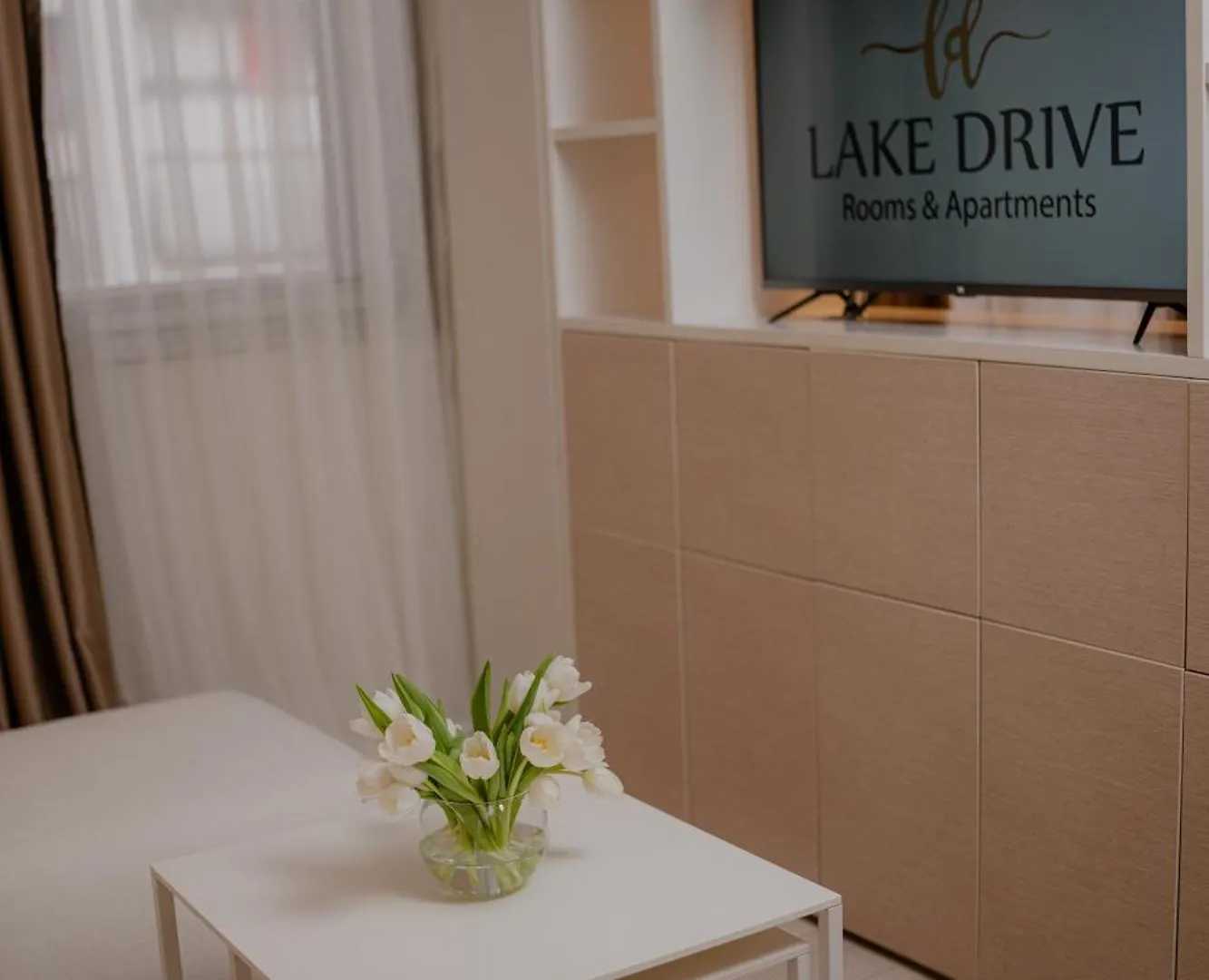 Lake Drive Rooms&Apartments Tirana 4*,  Albanien