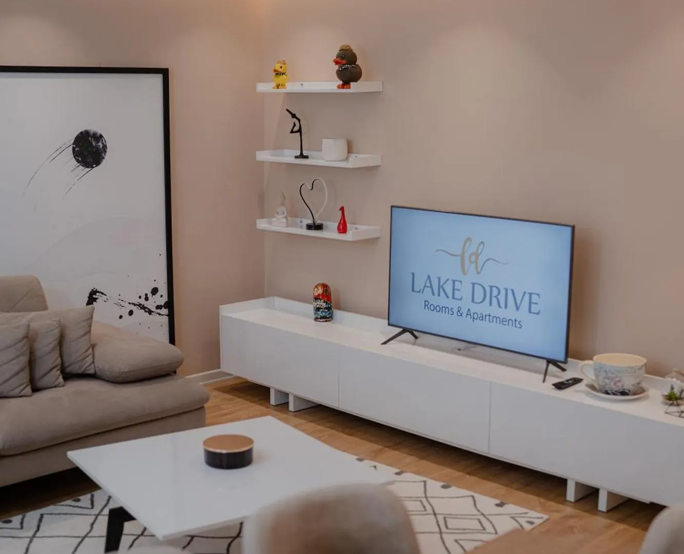 Lake Drive Rooms&Apartments Tirana 4*,
