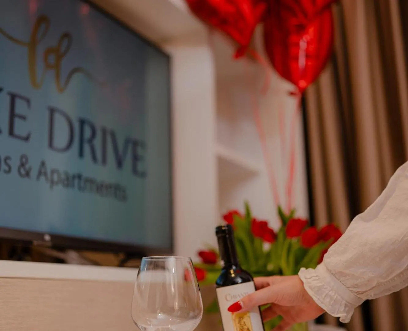 Aparthotel Lake Drive Rooms&Apartments Tirana