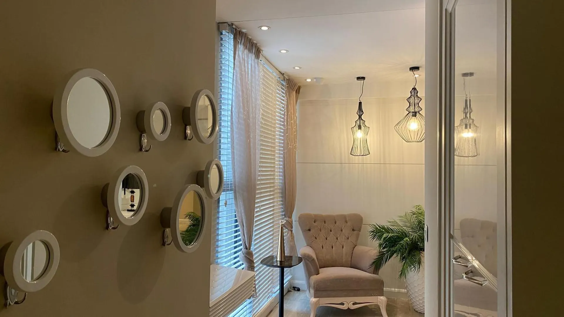 Lake Drive Rooms&Apartments Tirana 4*,