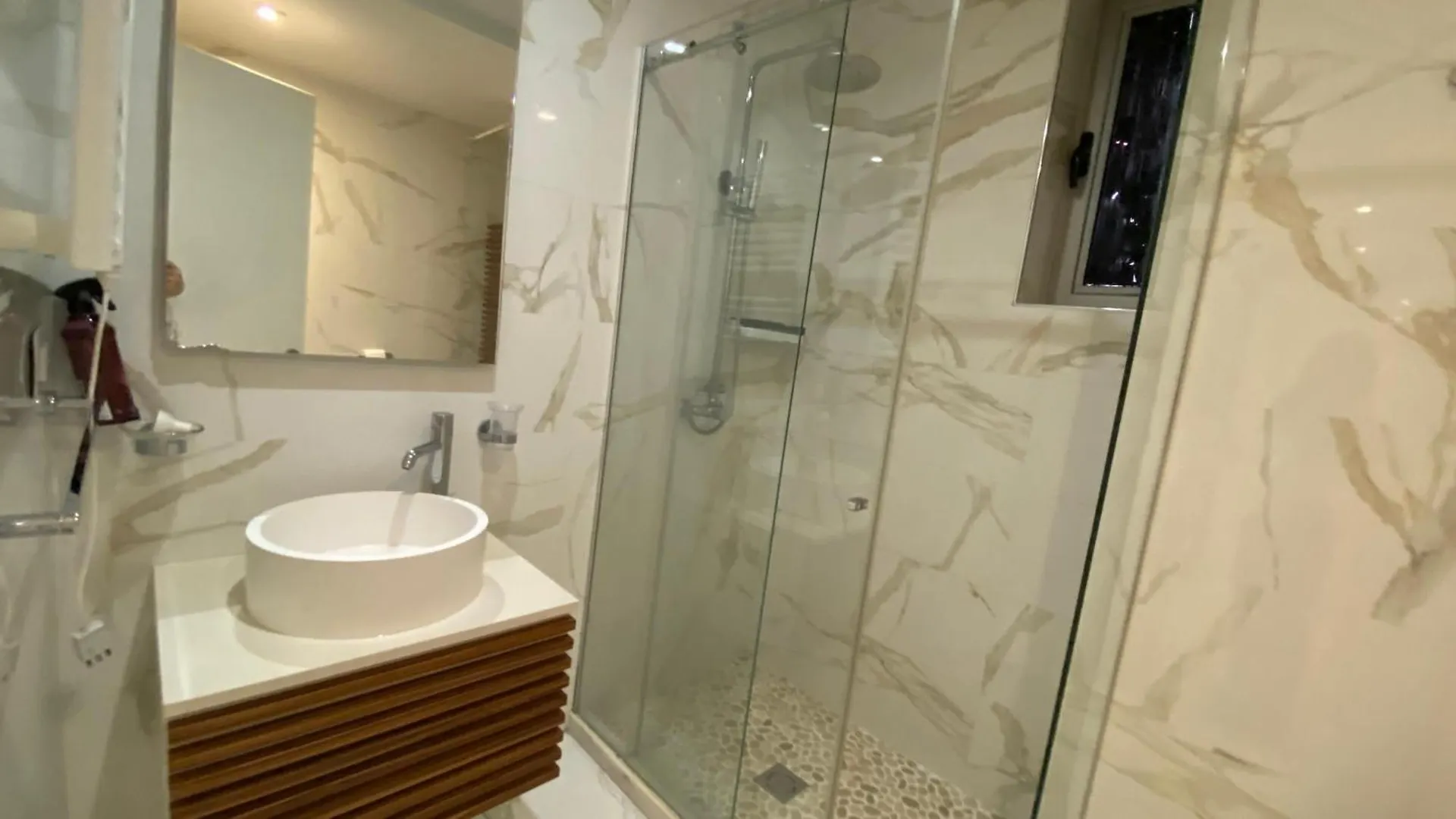 Aparthotel Lake Drive Rooms&Apartments Tirana