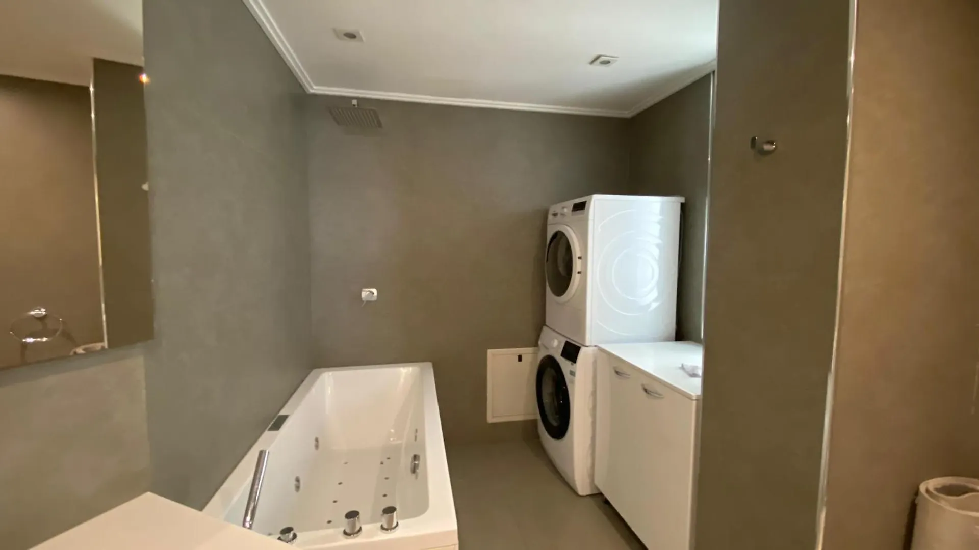 Lake Drive Rooms&Apartments Tirana Albania