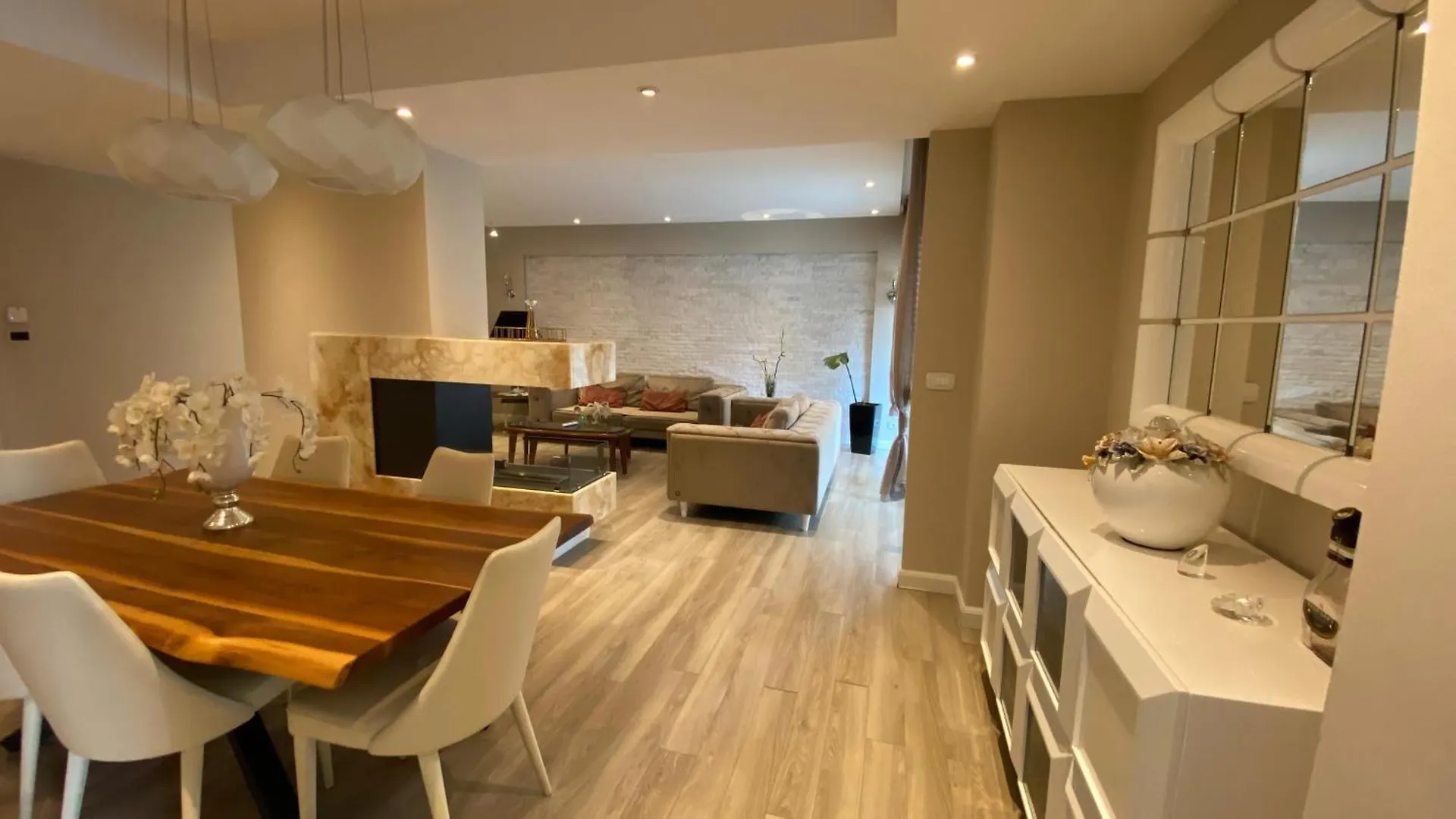 Aparthotel Lake Drive Rooms&Apartments Tirana
