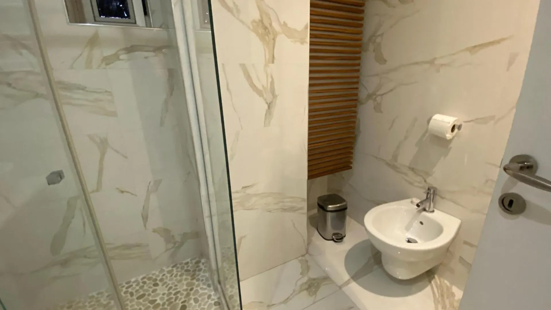 Lake Drive Rooms&Apartments Tirana