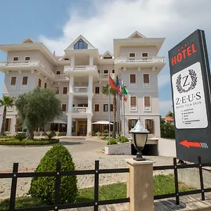 Hotell Zeus, Rinas