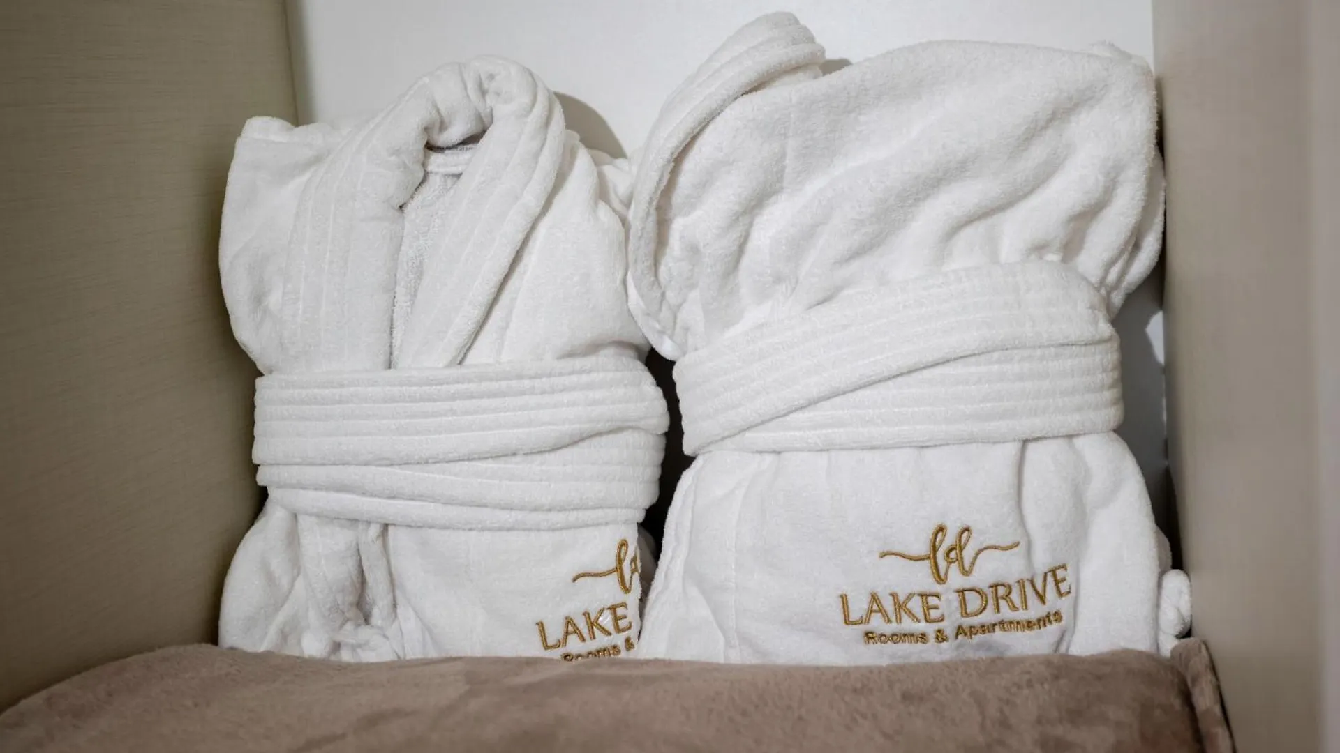 Lake Drive Rooms&Apartments Tirana
