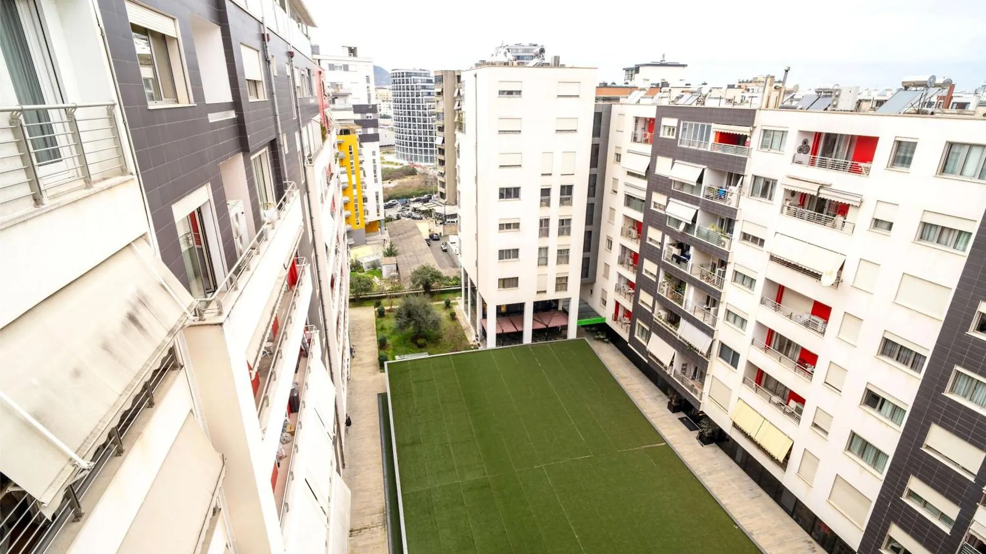 Aparthotel Lake Drive Rooms&Apartments Tirana
