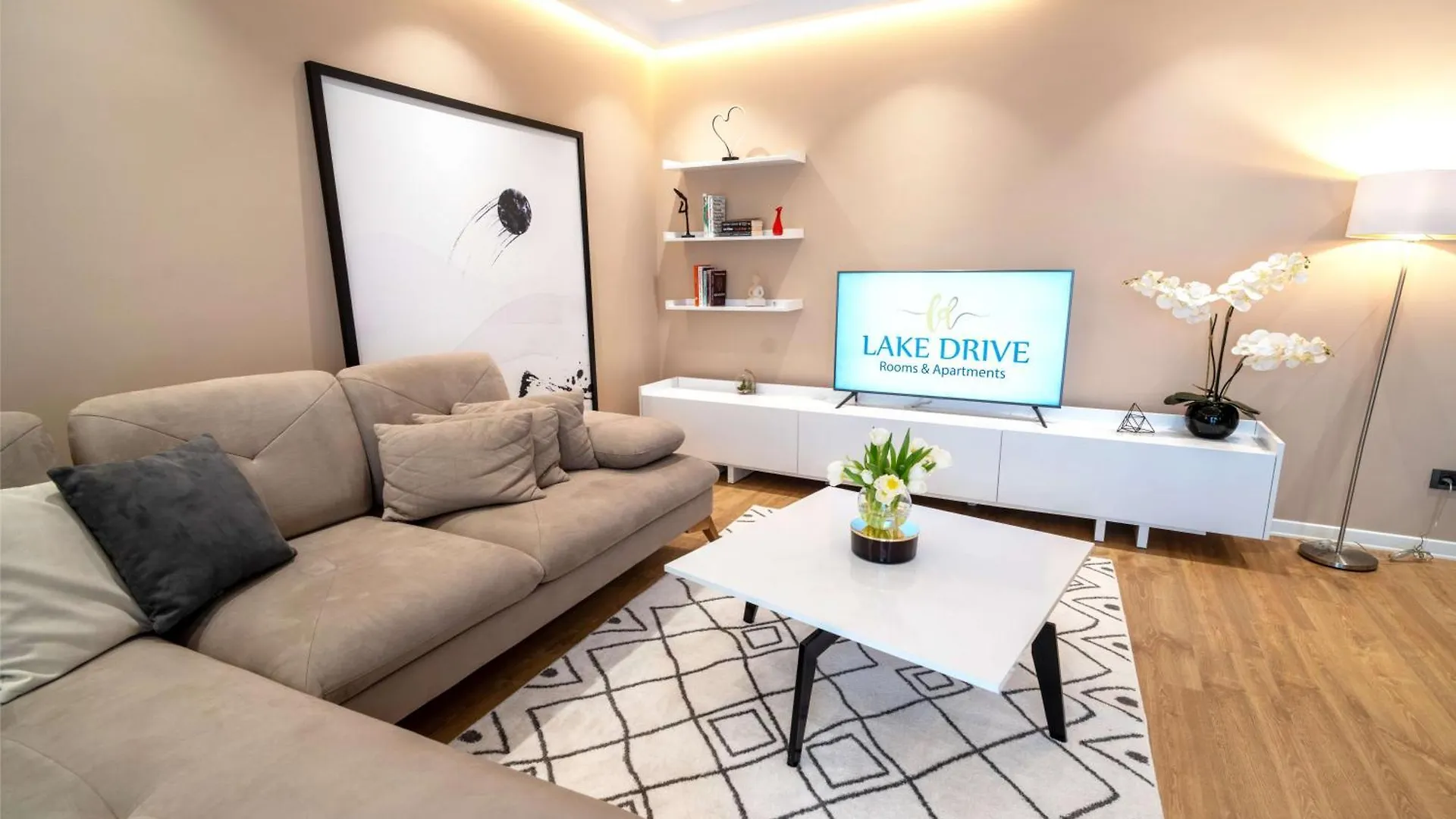 Lake Drive Rooms&Apartments Tirana 4*,