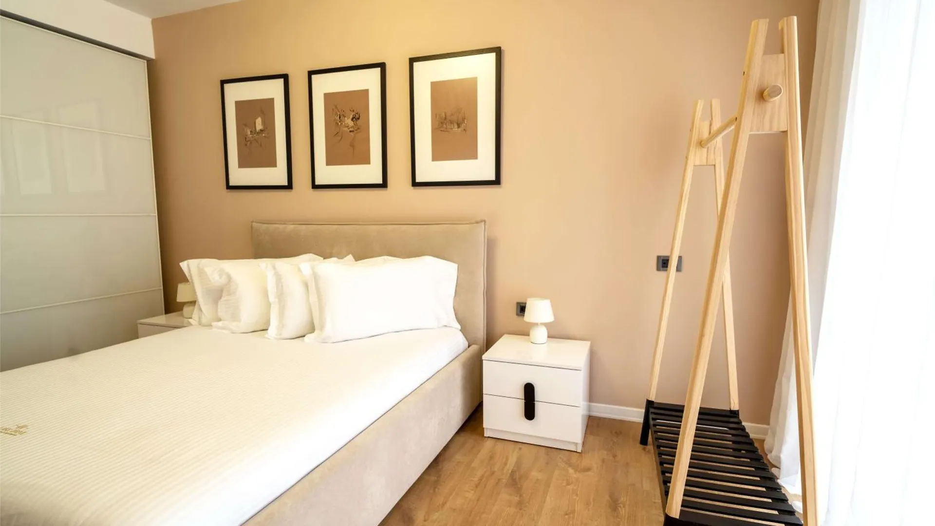 Lake Drive Rooms&Apartments Tirana 4*,  Albania