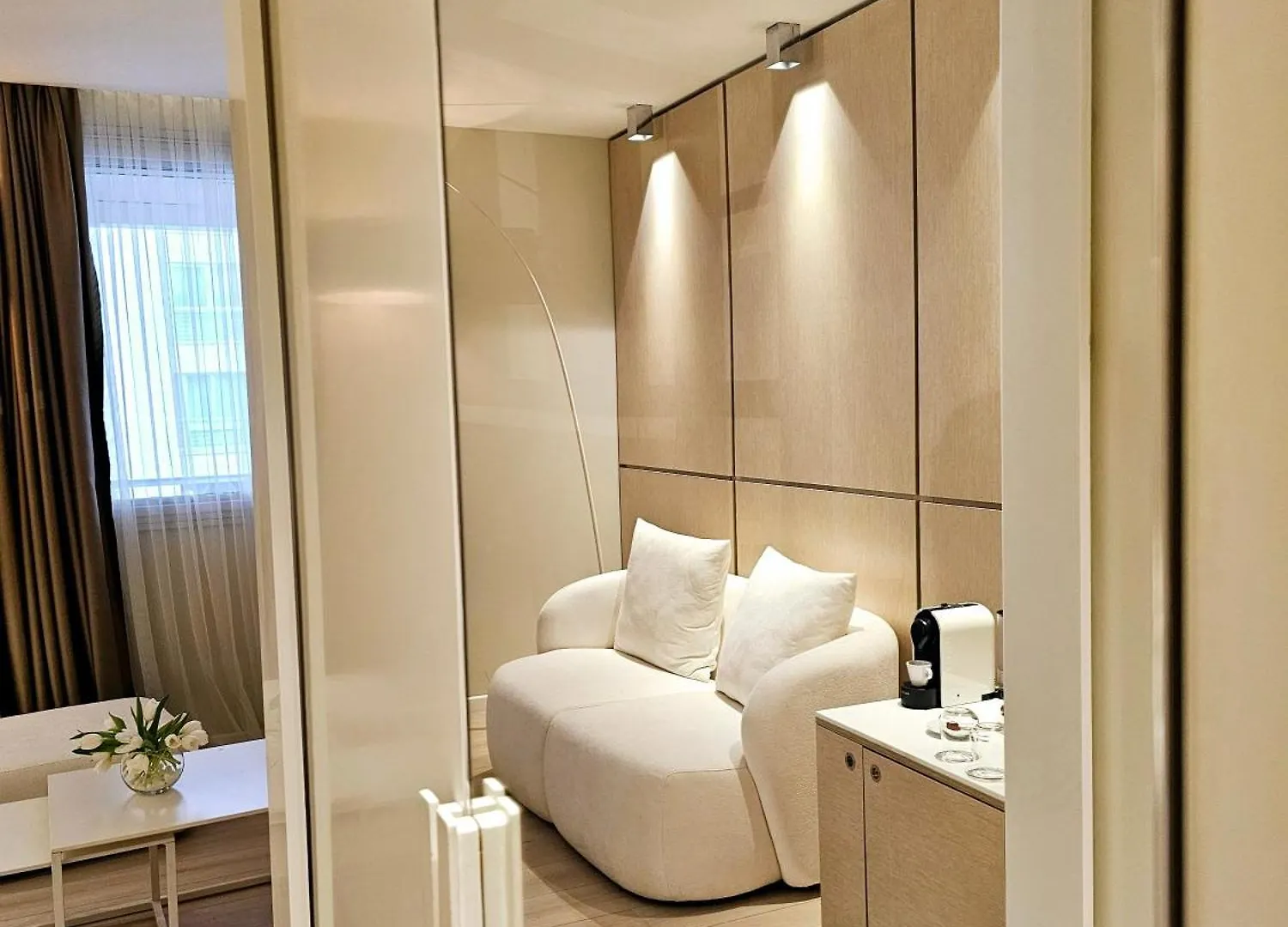 Lake Drive Rooms&Apartments Tirana 4*,