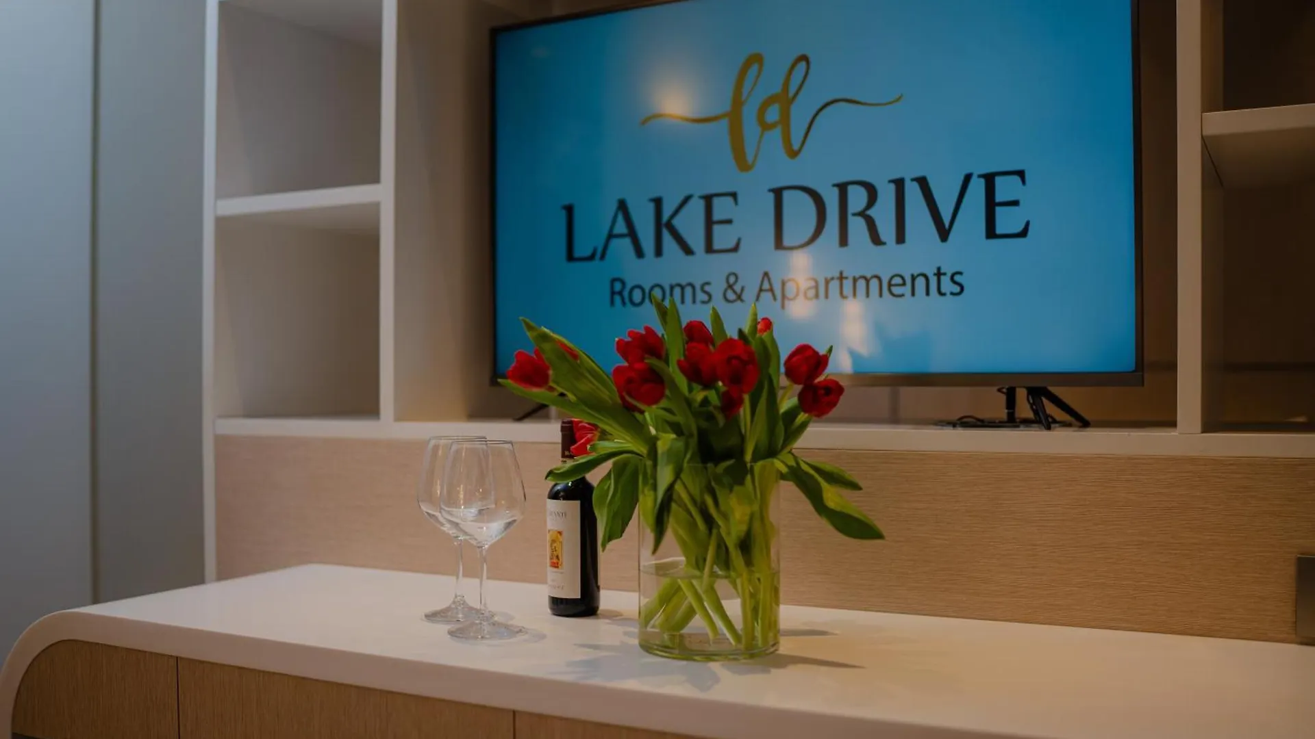 Aparthotel Lake Drive Rooms&Apartments Tirana