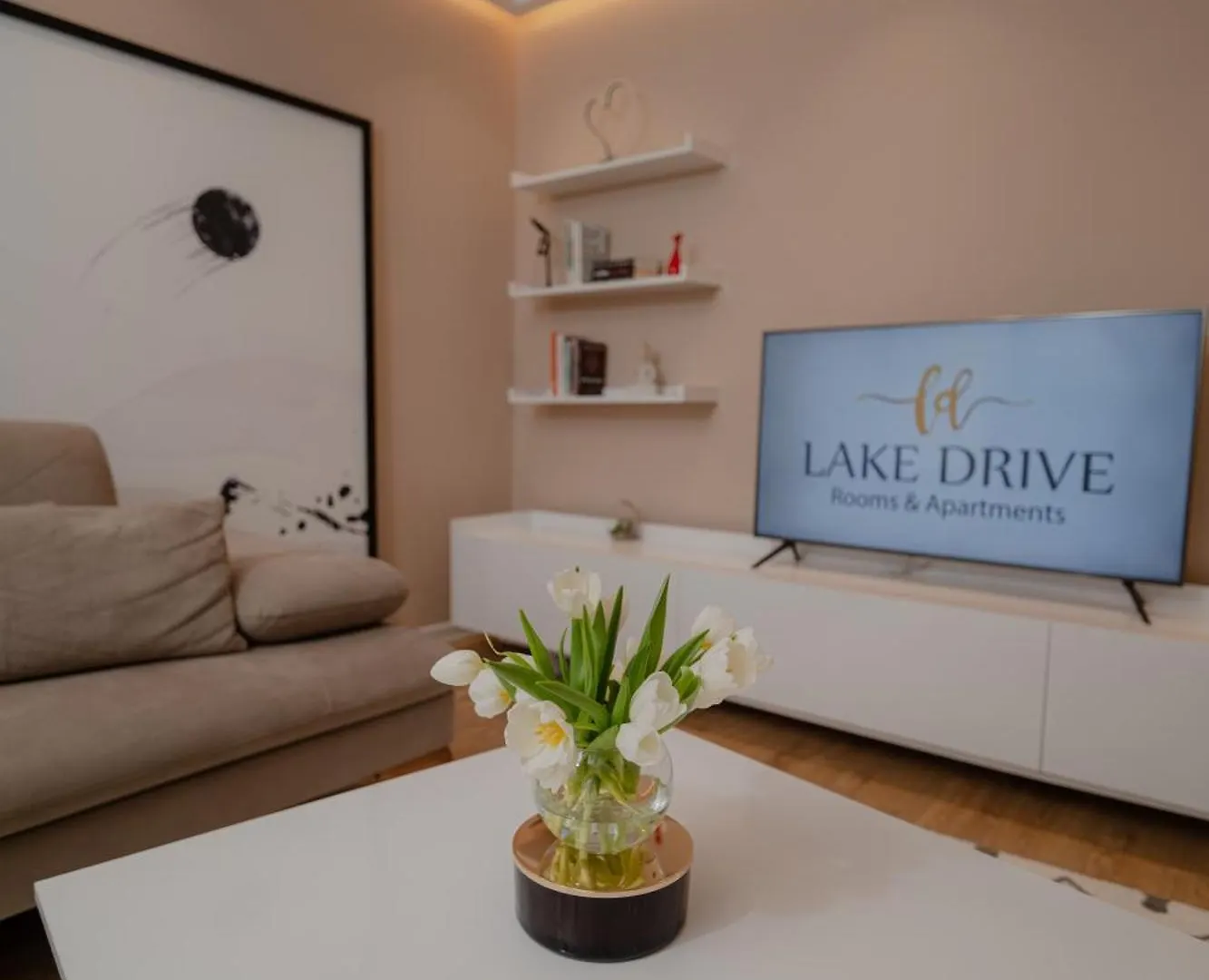 Lake Drive Rooms&Apartments Tirana Albania