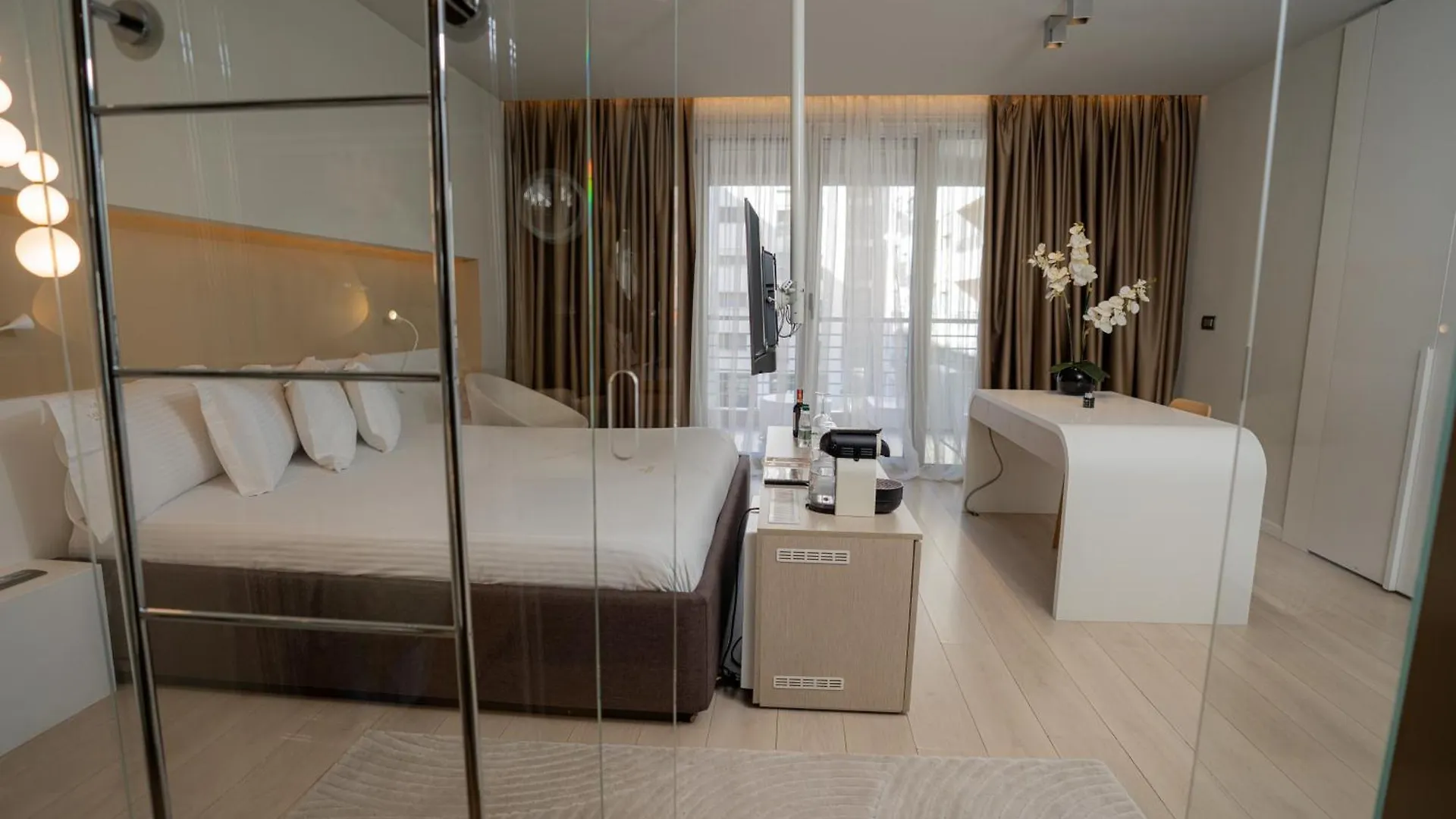 Aparthotel Lake Drive Rooms&Apartments Tirana