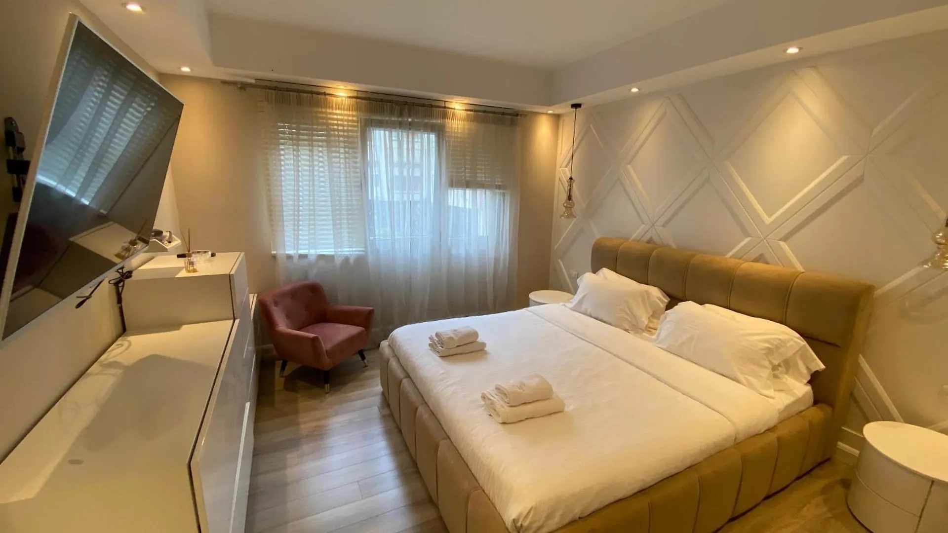 Aparthotel Lake Drive Rooms&Apartments Tirana